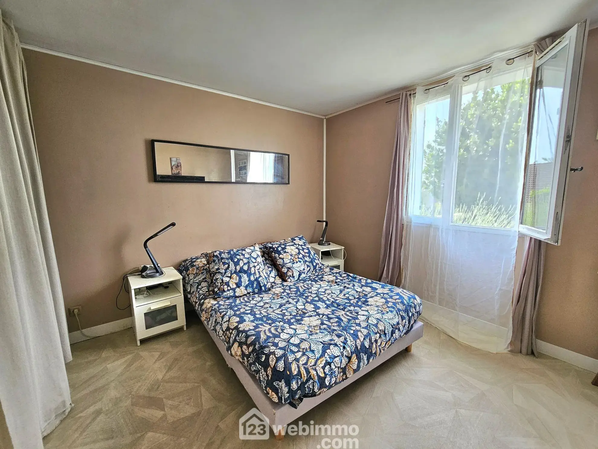 Maison de plain-pied à vendre à La Grande Paroisse, 100 m² avec jardin et proximité écoles 