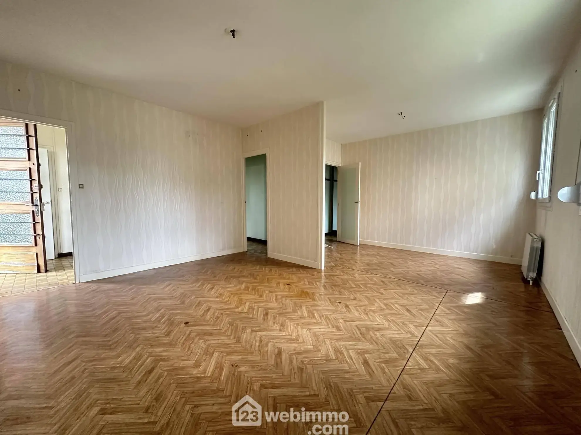 Maison de plain-pied avec sous-sol à Laon - 2 chambres, garage et atelier 