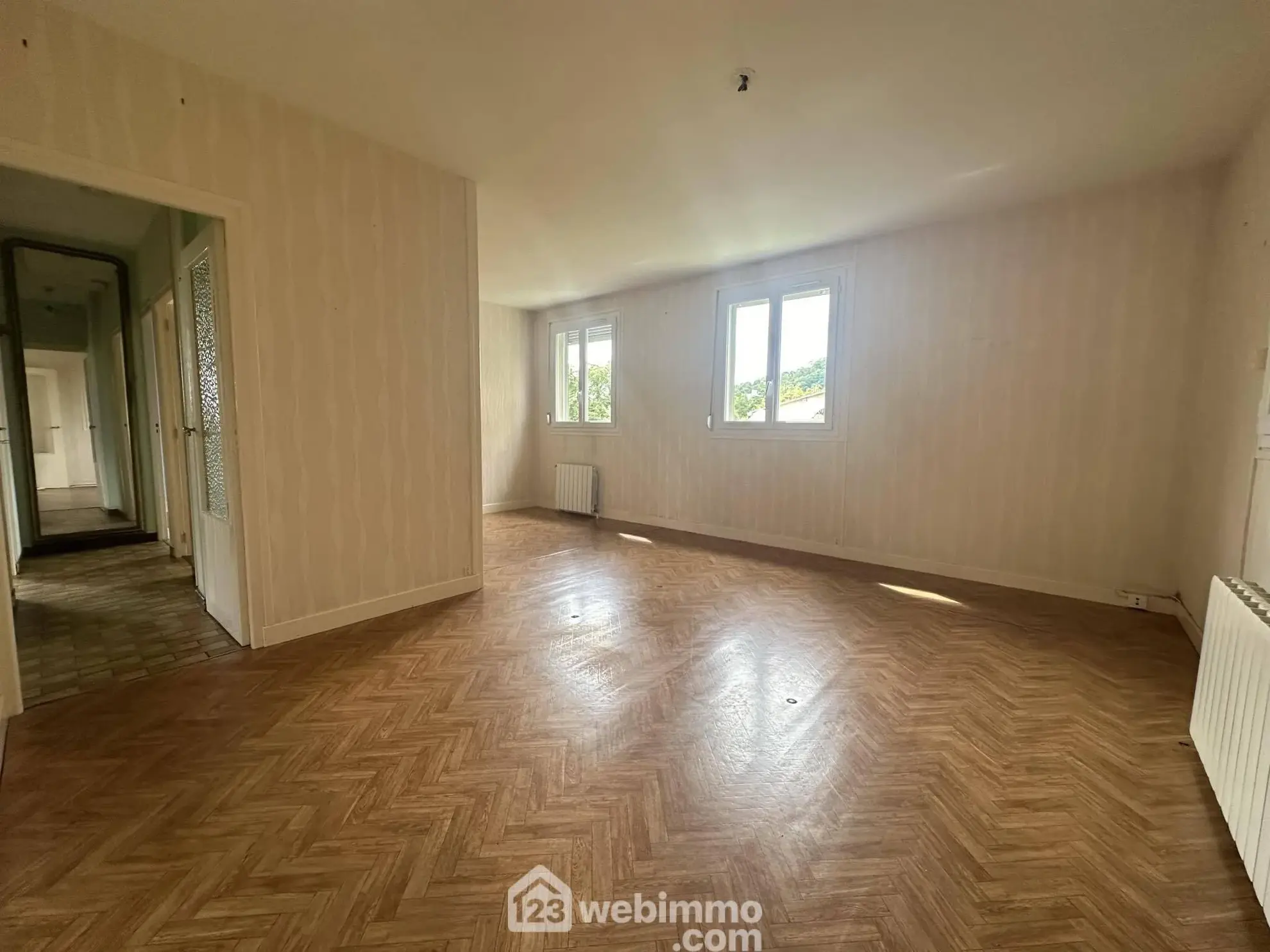 Maison de plain-pied avec sous-sol à Laon - 2 chambres, garage et atelier 