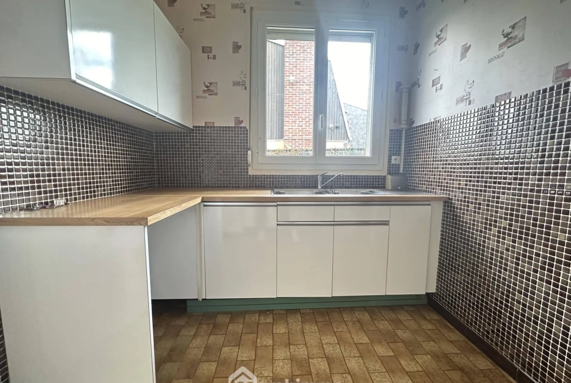 Maison de plain-pied avec sous-sol à Laon - 2 chambres, garage et atelier 