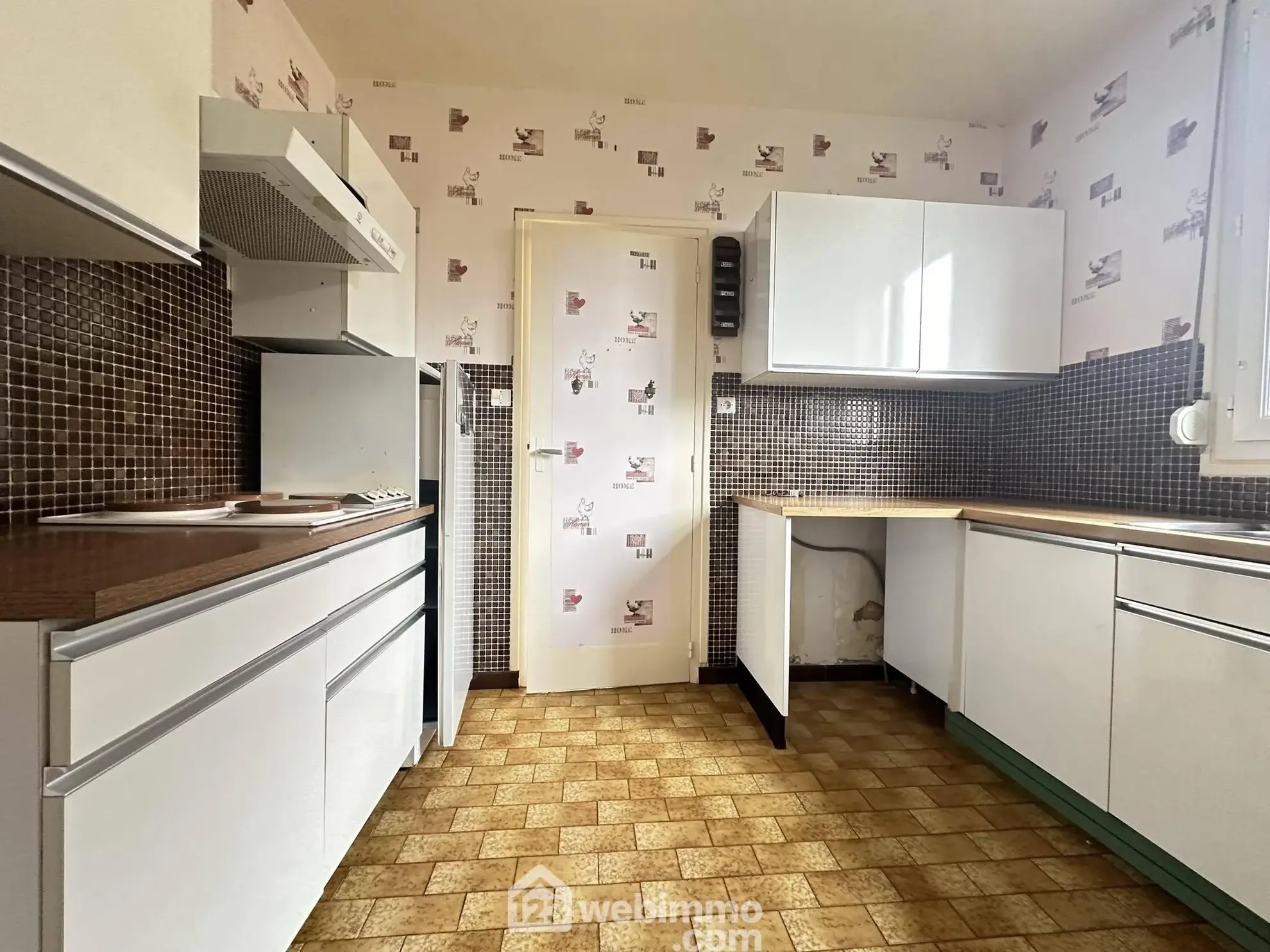 Maison de plain-pied avec sous-sol à Laon - 2 chambres, garage et atelier 