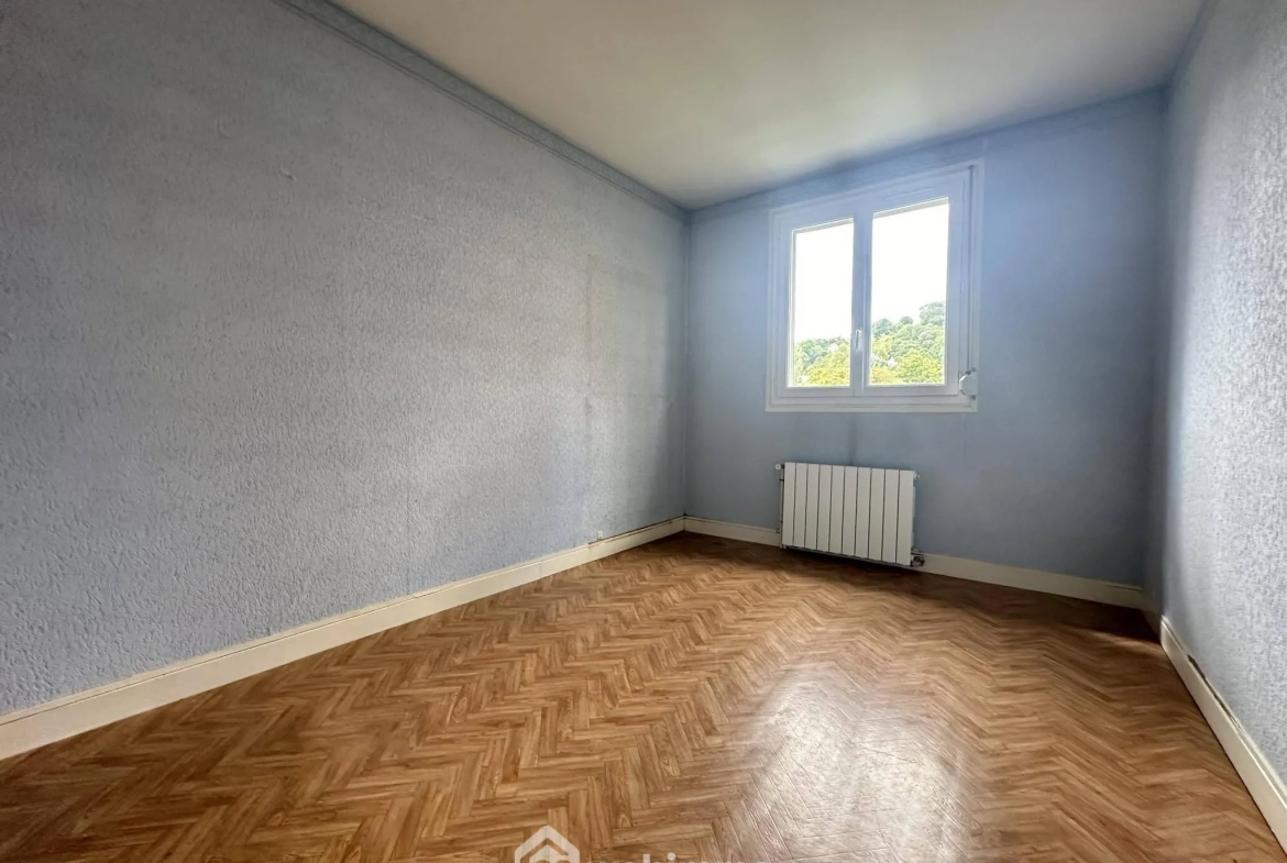 Maison de plain-pied avec sous-sol à Laon - 2 chambres, garage et atelier 
