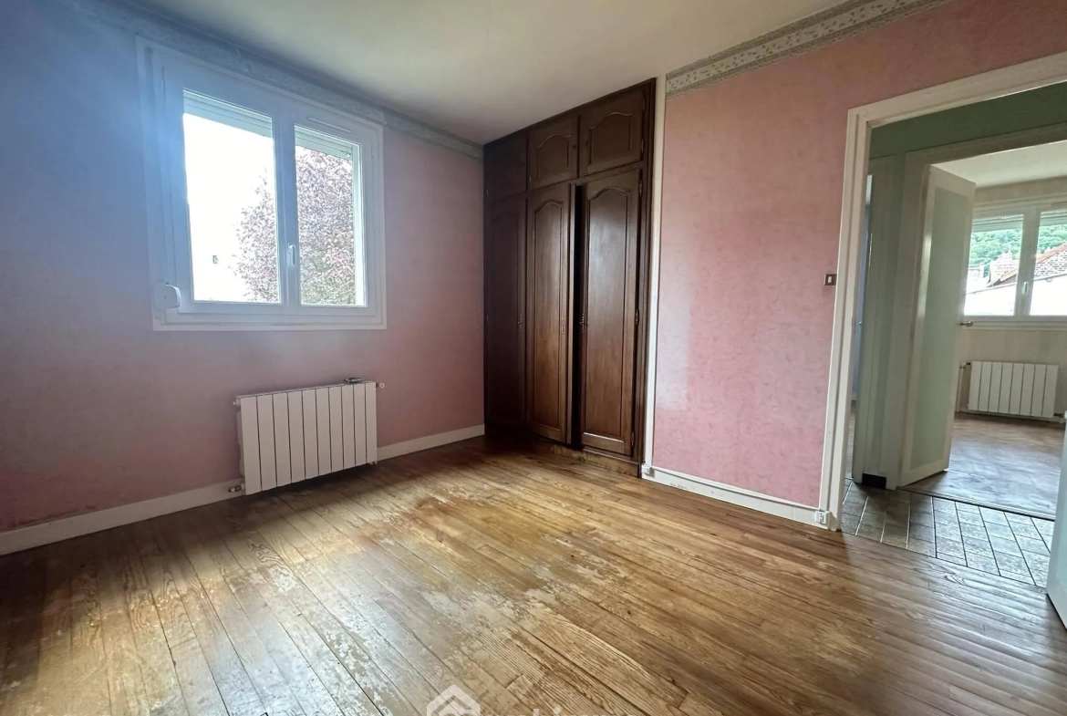 Maison de plain-pied avec sous-sol à Laon - 2 chambres, garage et atelier 