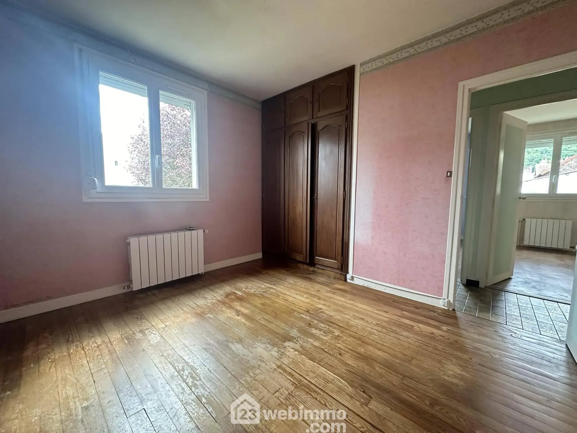Maison de plain-pied avec sous-sol à Laon - 2 chambres, garage et atelier 