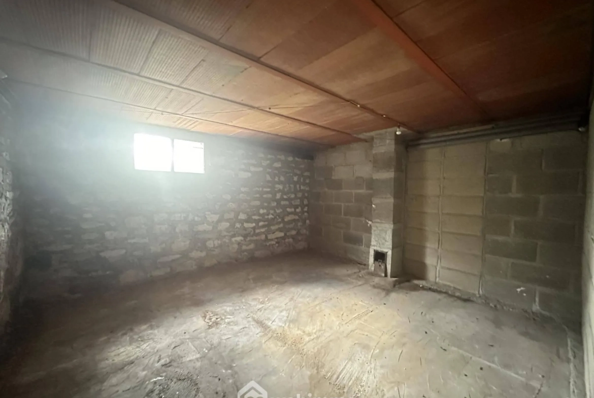 Maison de plain-pied avec sous-sol à Laon - 2 chambres, garage et atelier 