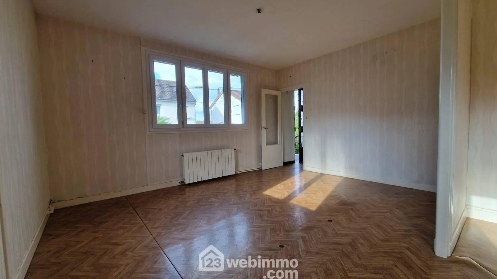 Maison de plain-pied avec sous-sol à Laon - 2 chambres, garage et atelier 