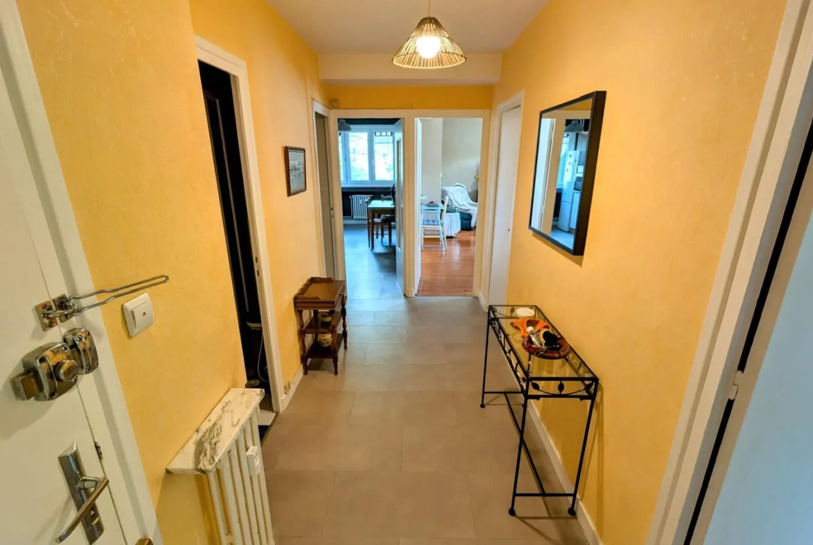 Appartement T3-T4 de 70 m² à Saint-Étienne avec grand balcon et vue 