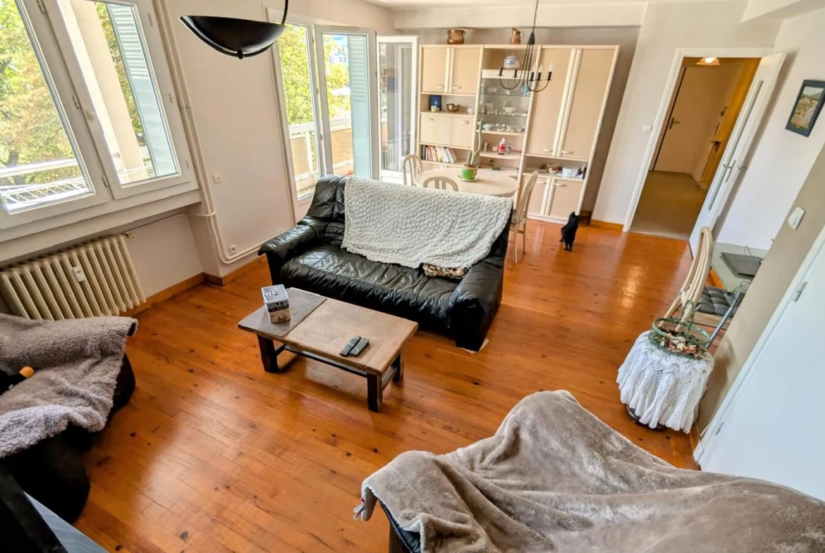 Appartement T3-T4 de 70 m² à Saint-Étienne avec grand balcon et vue 