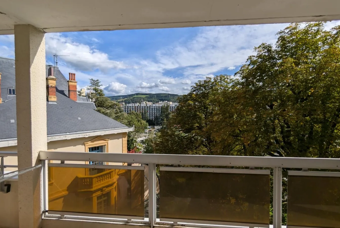 Appartement T3-T4 de 70 m² à Saint-Étienne avec grand balcon et vue 