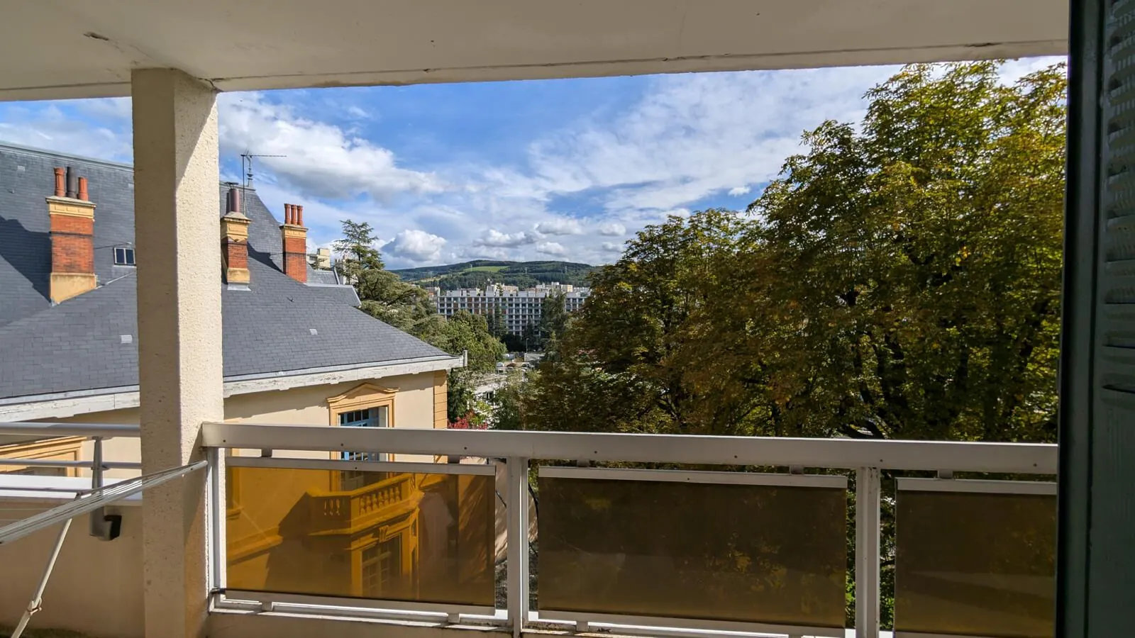 Appartement T3-T4 de 70 m² à Saint-Étienne avec grand balcon et vue 