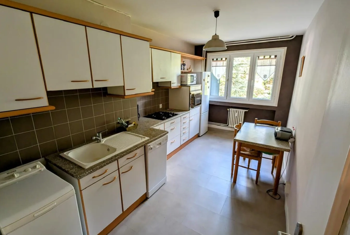 Appartement T3-T4 de 70 m² à Saint-Étienne avec grand balcon et vue 