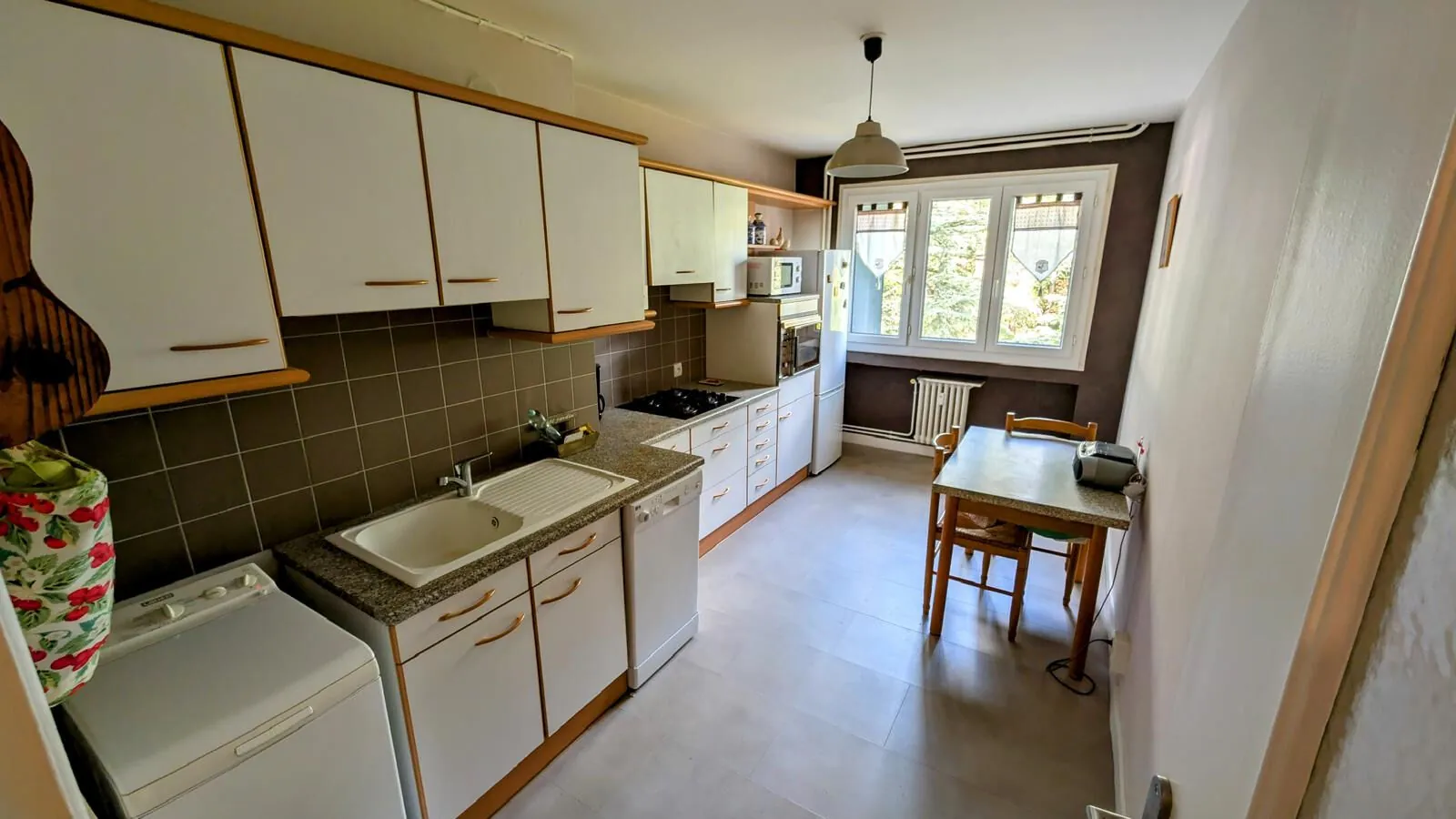 Appartement T3-T4 de 70 m² à Saint-Étienne avec grand balcon et vue 