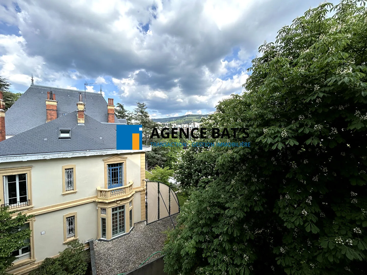 Appartement T3-T4 de 70 m² à Saint-Étienne avec grand balcon et vue 