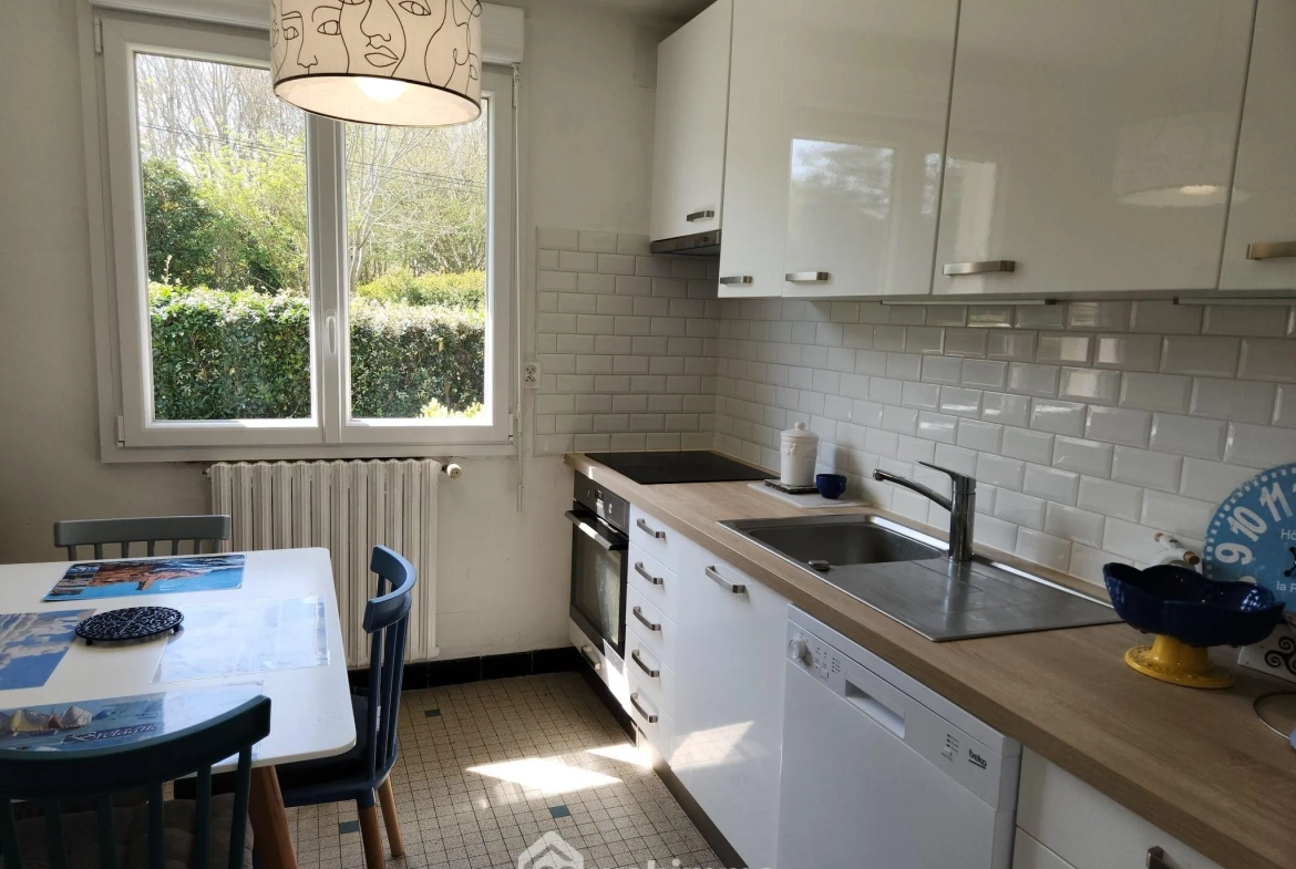 Maison à vendre de 97m² à Saint-Quay-Perros, proche du port et des commodités 