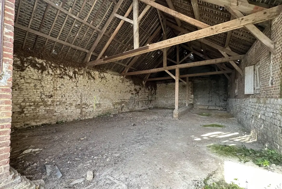 Grande grange à aménager de 160 m² à Chalandry - Potentiel de rénovation immobilier 