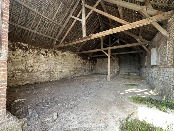 Grande grange à aménager de 160 m² à Chalandry - Potentiel de rénovation immobilier