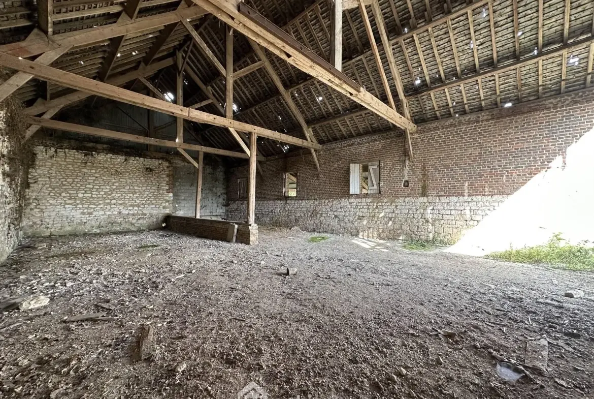 Grande grange à aménager de 160 m² à Chalandry - Potentiel de rénovation immobilier 