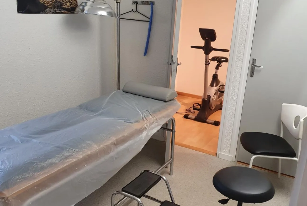 Local professionnel de 124 m² proche d'Aigle avec mezzanine et cave 