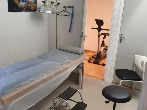 Local professionnel de 124 m² proche d'Aigle avec mezzanine et cave