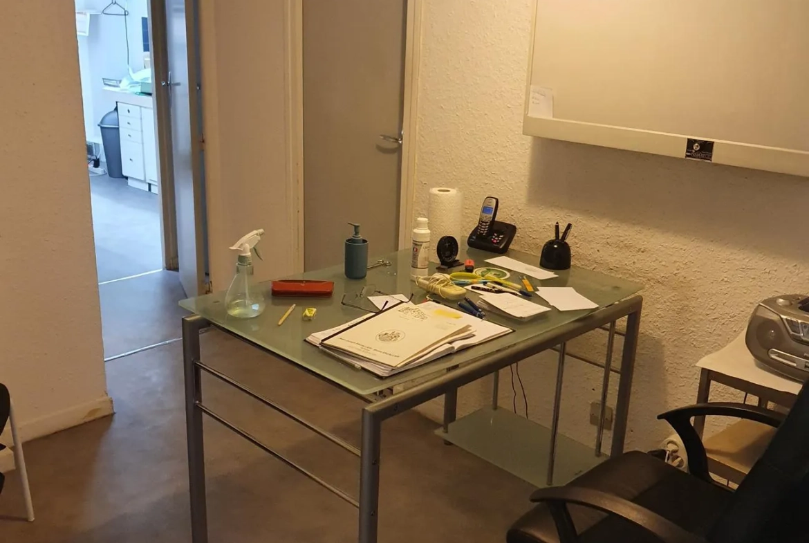 Local professionnel de 124 m² proche d'Aigle avec mezzanine et cave 