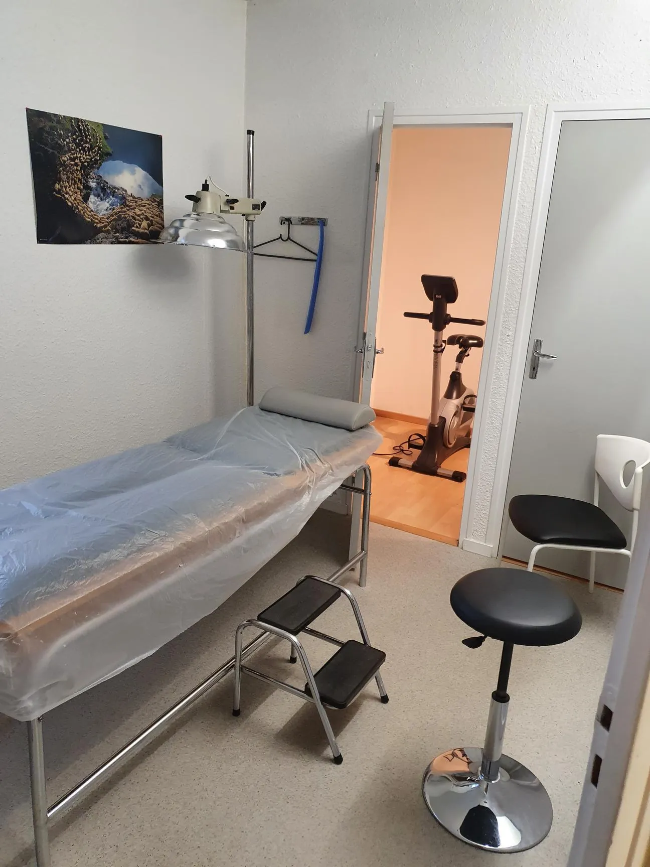 Local professionnel de 124 m² proche d'Aigle avec mezzanine et cave 