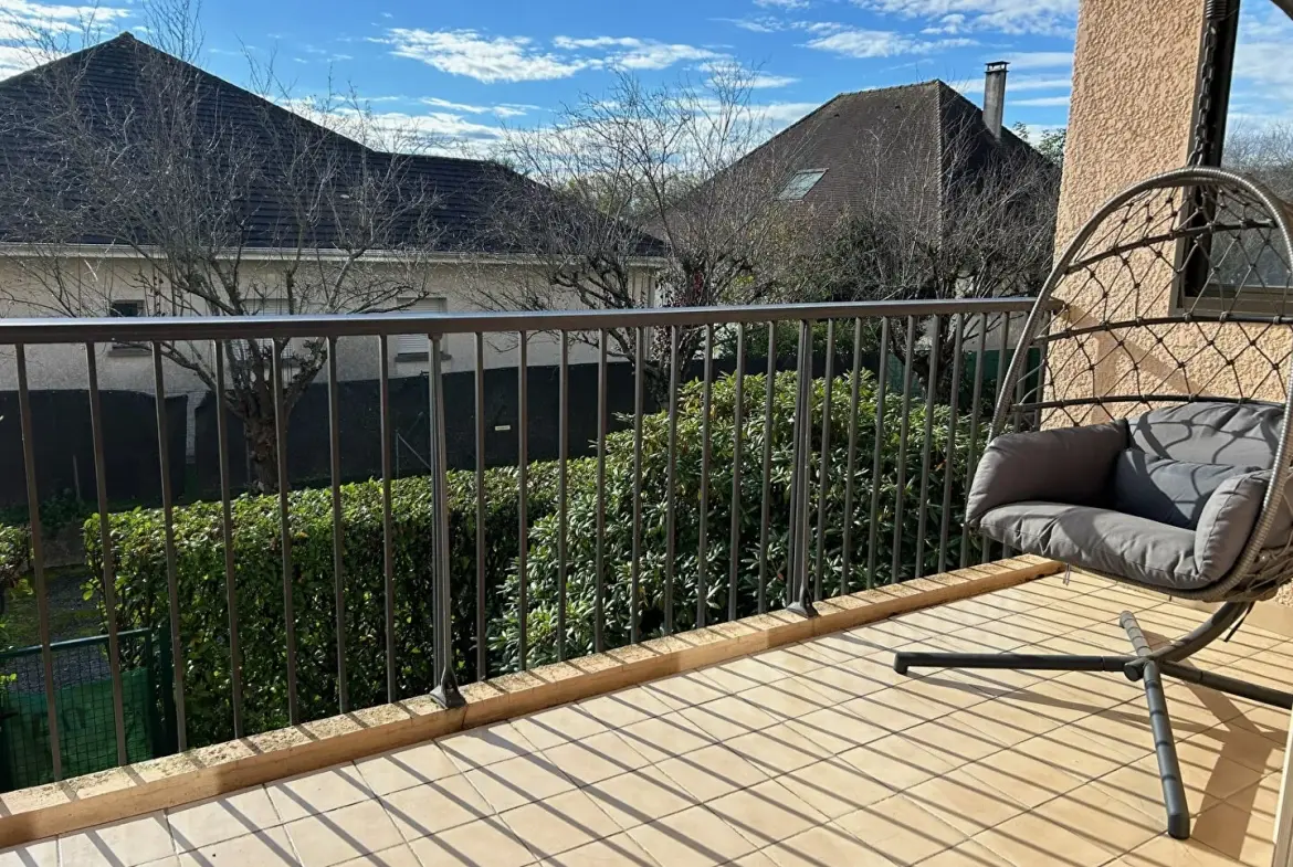 Appartement T3 à Pau avec terrasse, ascenseur et parking, proche Morlaas 