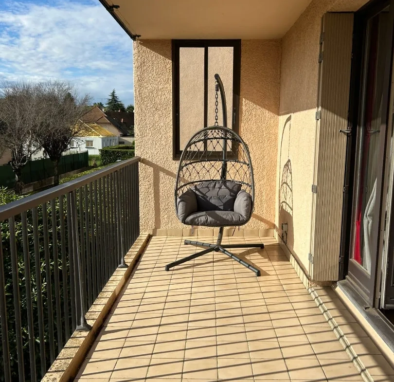 Appartement T3 à Pau avec terrasse, ascenseur et parking, proche Morlaas 