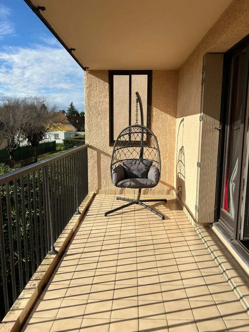 Appartement T3 à Pau avec terrasse, ascenseur et parking, proche Morlaas 