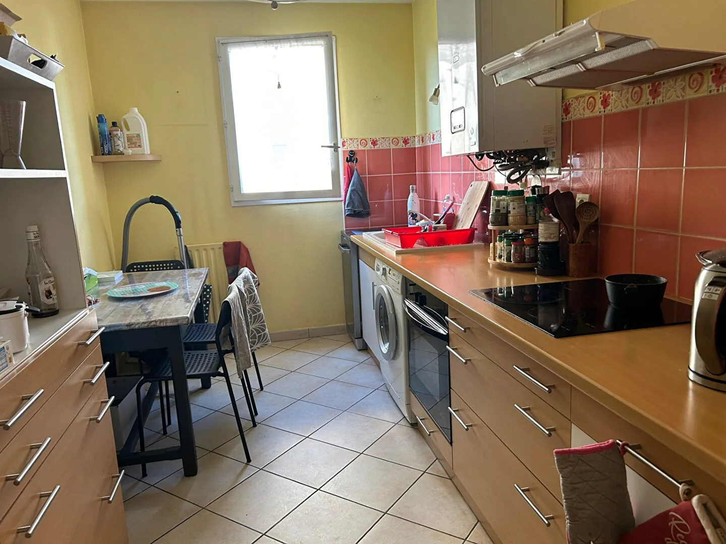 Appartement T3 à Pau avec terrasse, ascenseur et parking, proche Morlaas 