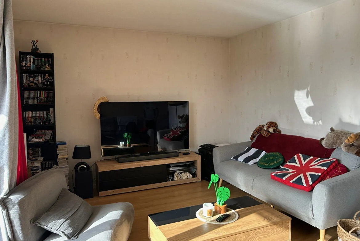 Appartement T3 à Pau avec terrasse, ascenseur et parking, proche Morlaas 