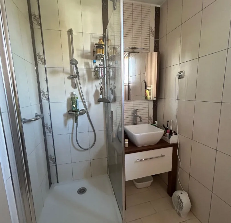 Appartement T3 à Pau avec terrasse, ascenseur et parking, proche Morlaas 