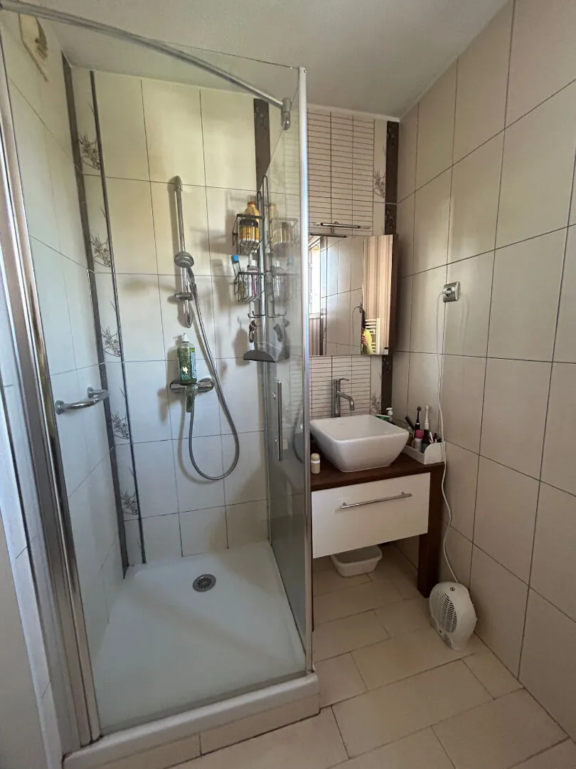 Appartement T3 à Pau avec terrasse, ascenseur et parking, proche Morlaas 