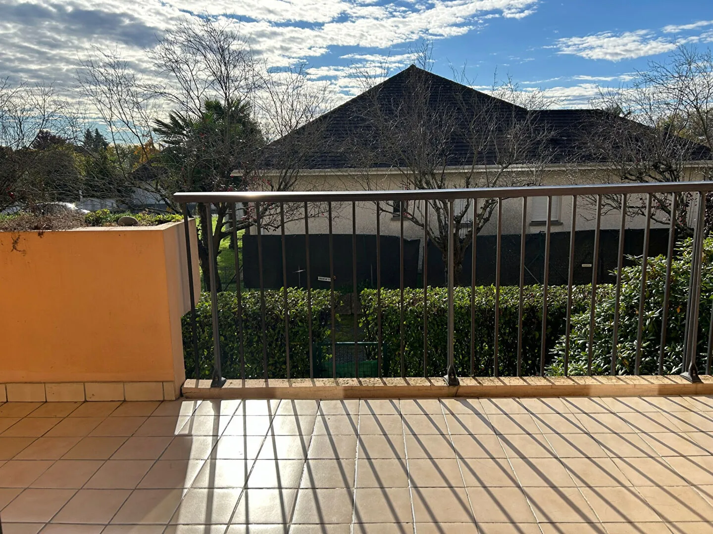 Appartement T3 à Pau avec terrasse, ascenseur et parking, proche Morlaas 