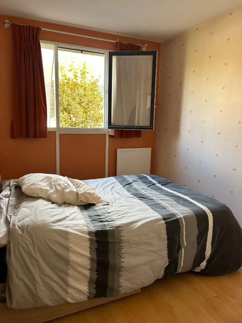 Appartement T3 à Pau avec terrasse, ascenseur et parking, proche Morlaas 