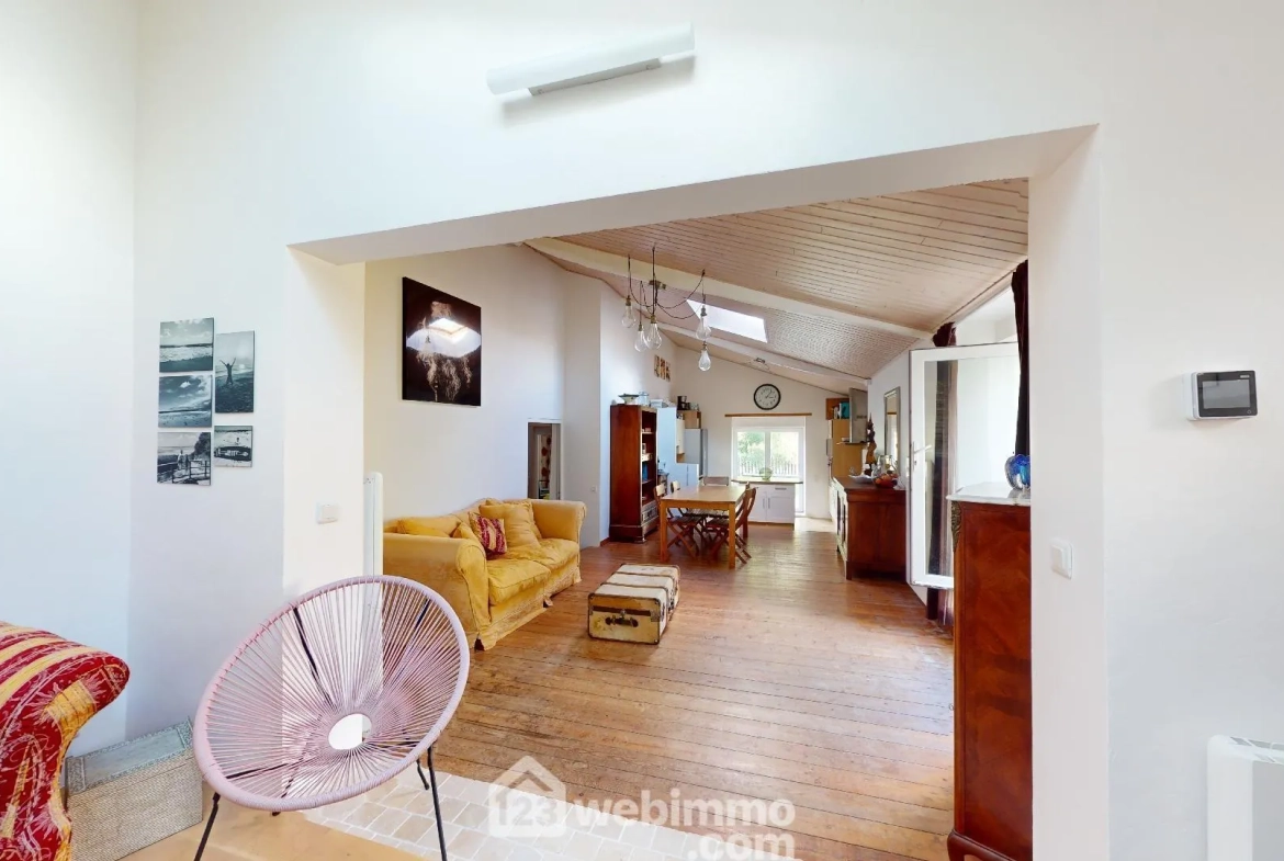 Belle maison rénovée de 124 m² avec piscine à Poiroux 