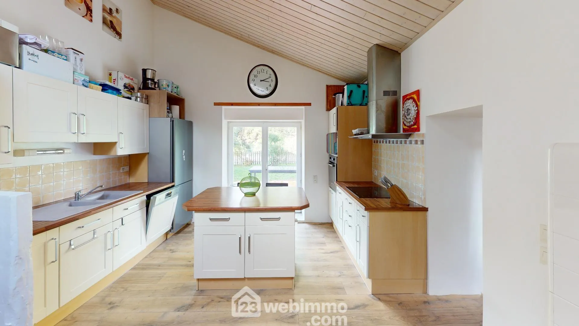 Belle maison rénovée de 124 m² avec piscine à Poiroux 