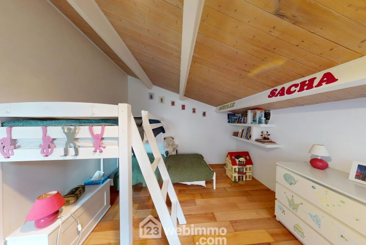 Belle maison rénovée de 124 m² avec piscine à Poiroux 