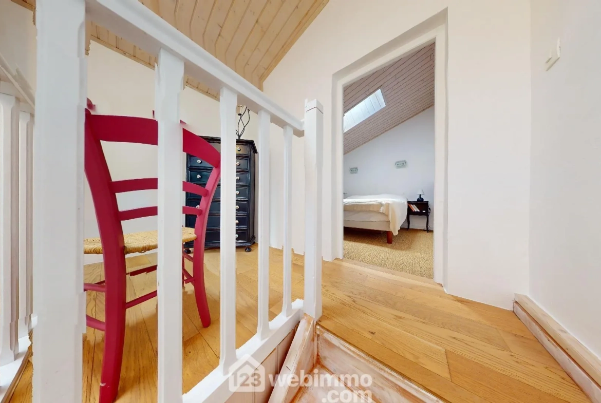 Belle maison rénovée de 124 m² avec piscine à Poiroux 