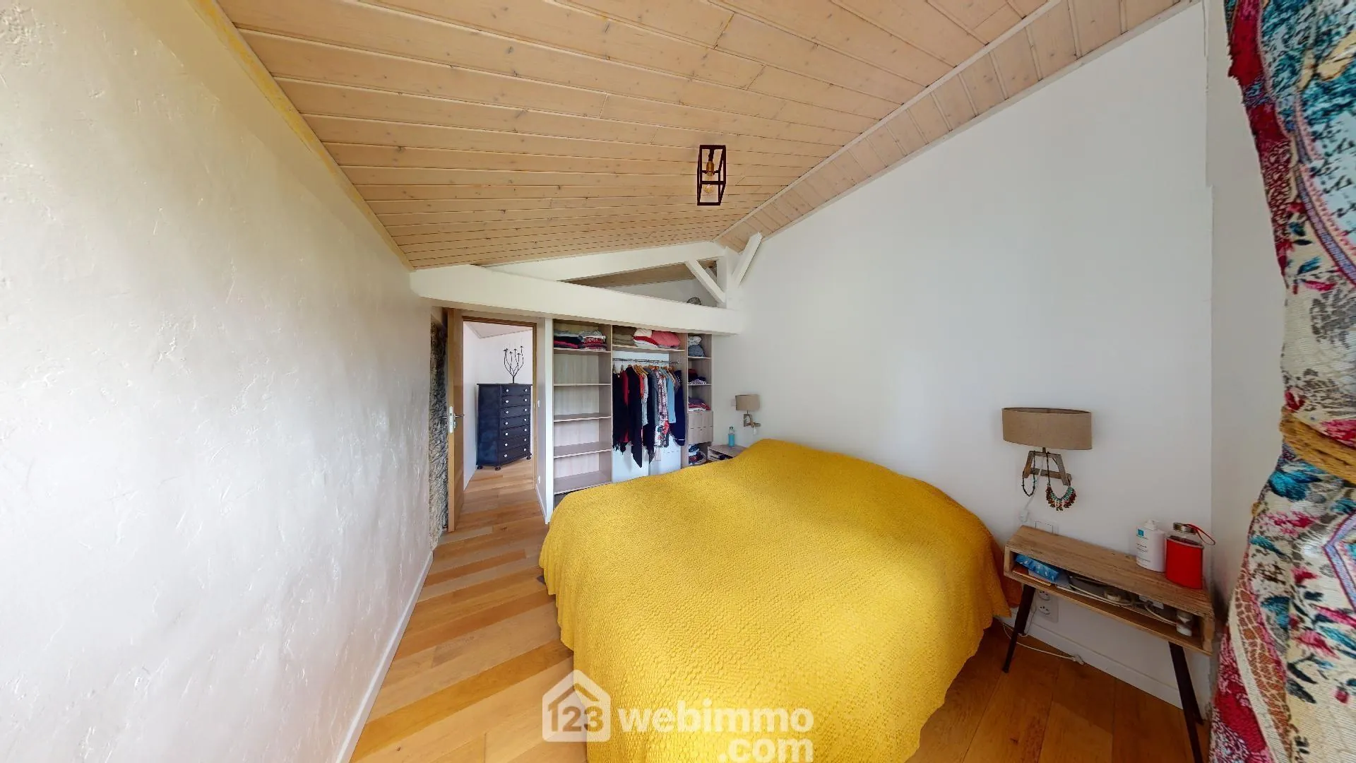 Belle maison rénovée de 124 m² avec piscine à Poiroux 