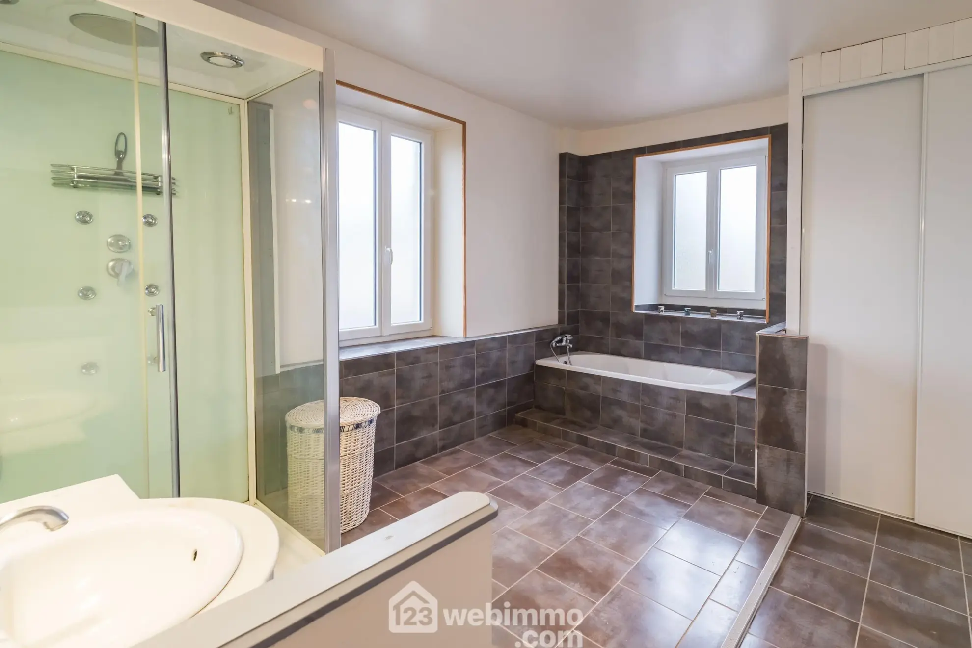 Maison de village de 155 m² à Plouaret avec cour et dépendances 