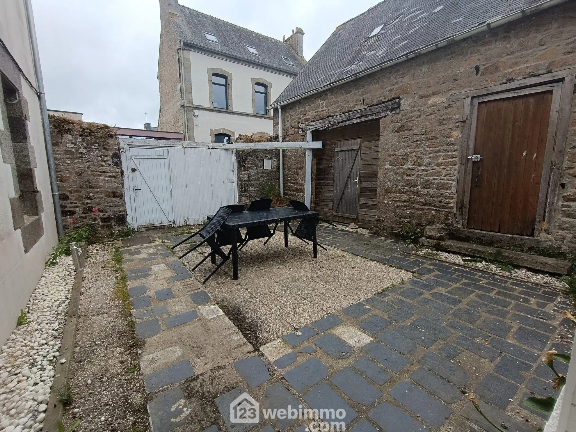 Maison de village de 155 m² à Plouaret avec cour et dépendances 