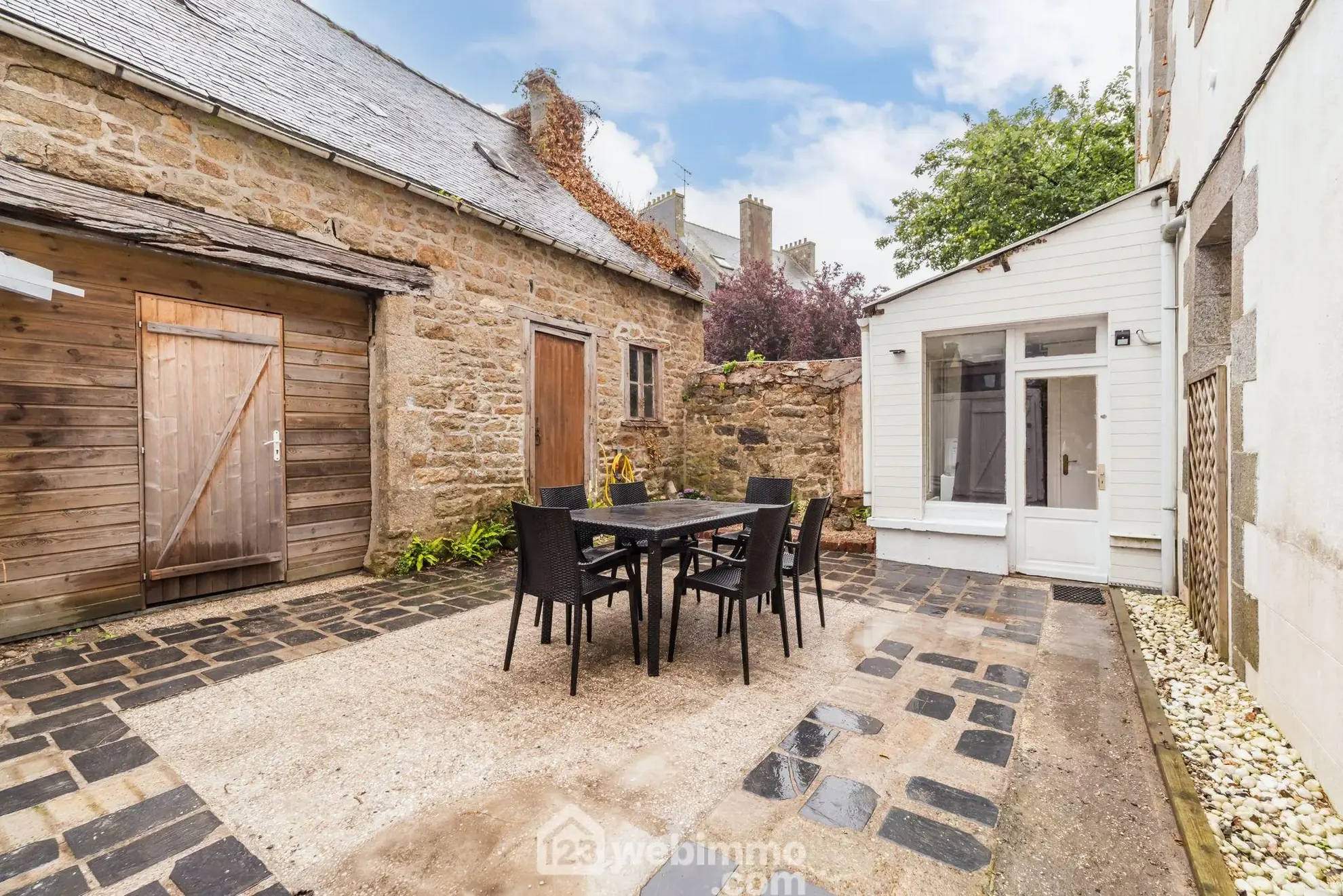 Maison de village de 155 m² à Plouaret avec cour et dépendances 