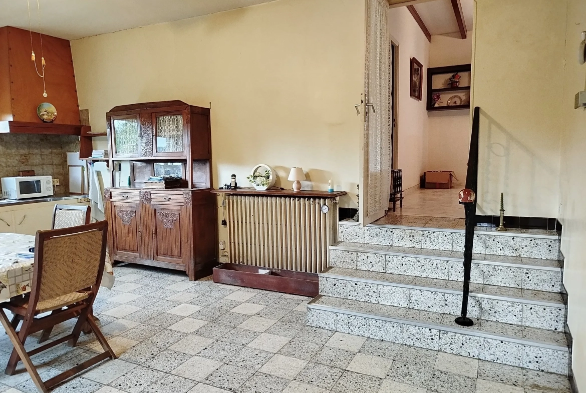 Charmante maison en pierre avec garage, cave et jardin à Doulezon 