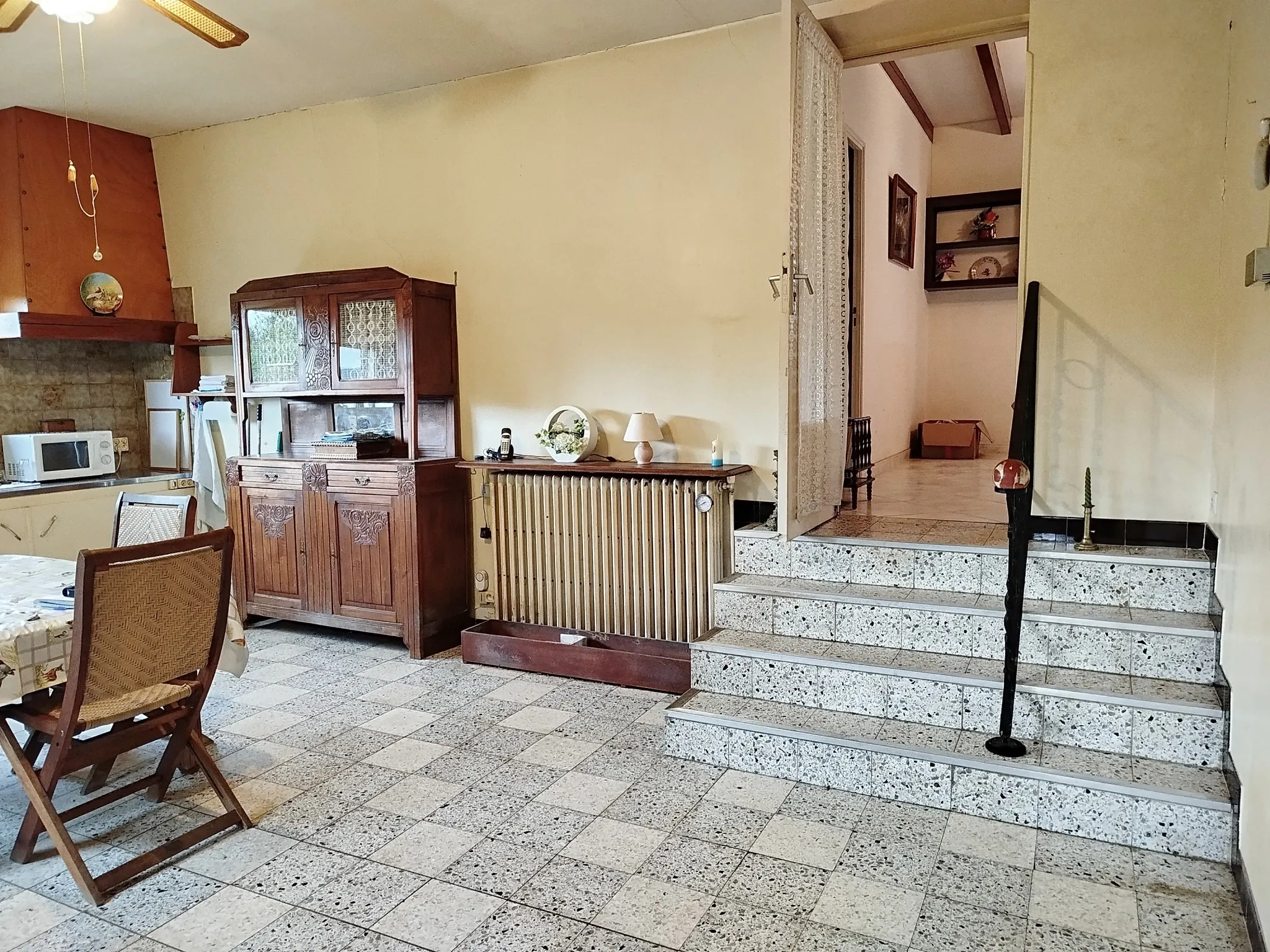Charmante maison en pierre avec garage, cave et jardin à Doulezon 