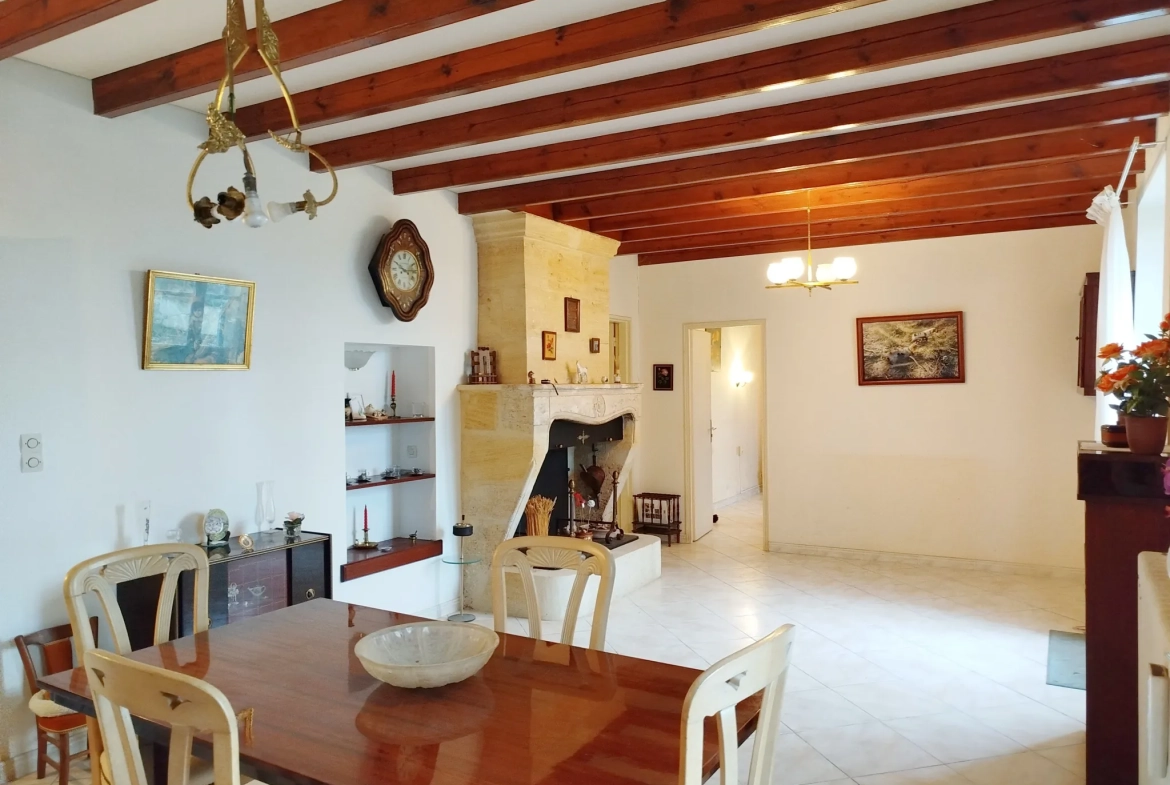 Charmante maison en pierre avec garage, cave et jardin à Doulezon 