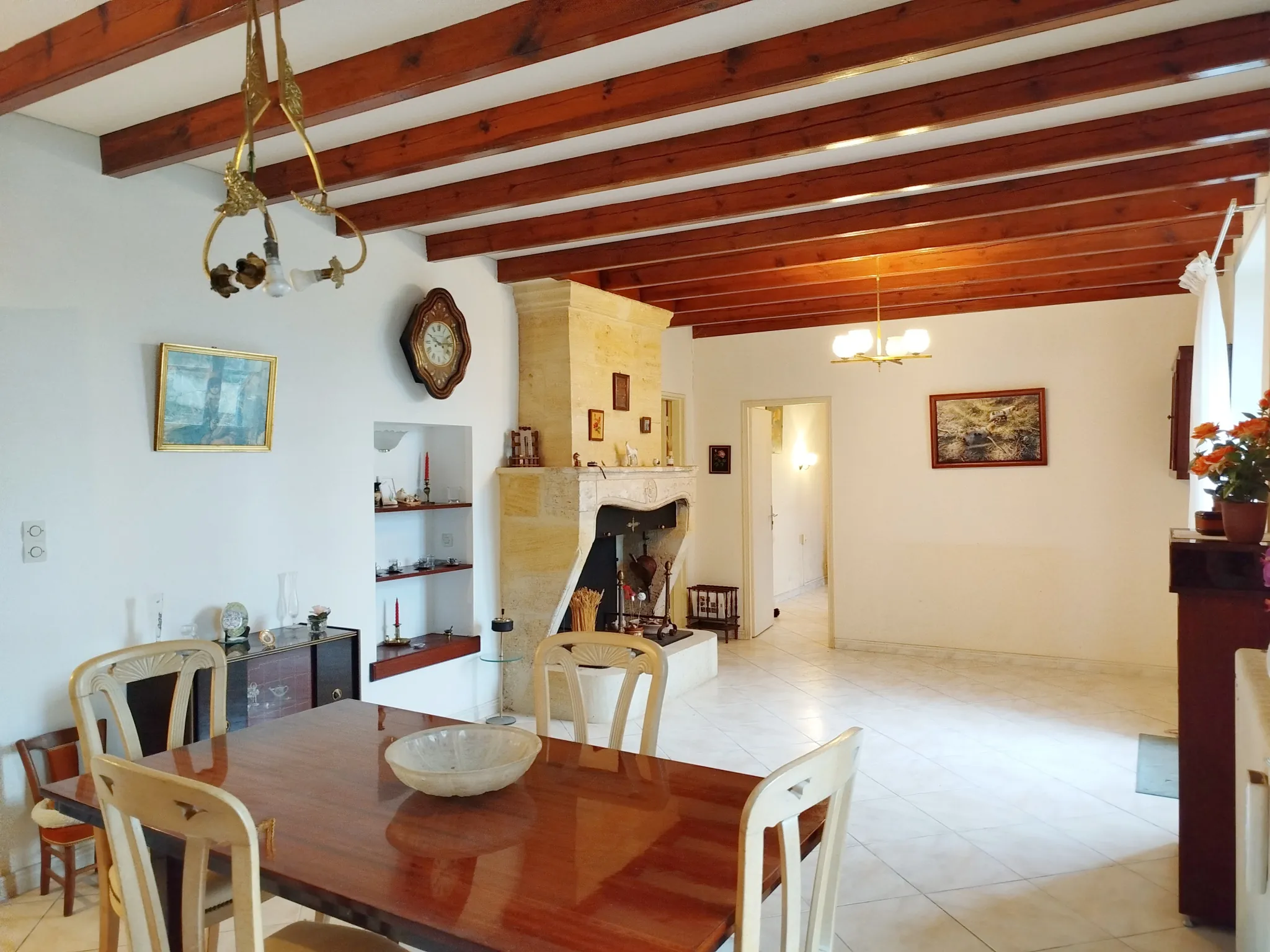 Charmante maison en pierre avec garage, cave et jardin à Doulezon 