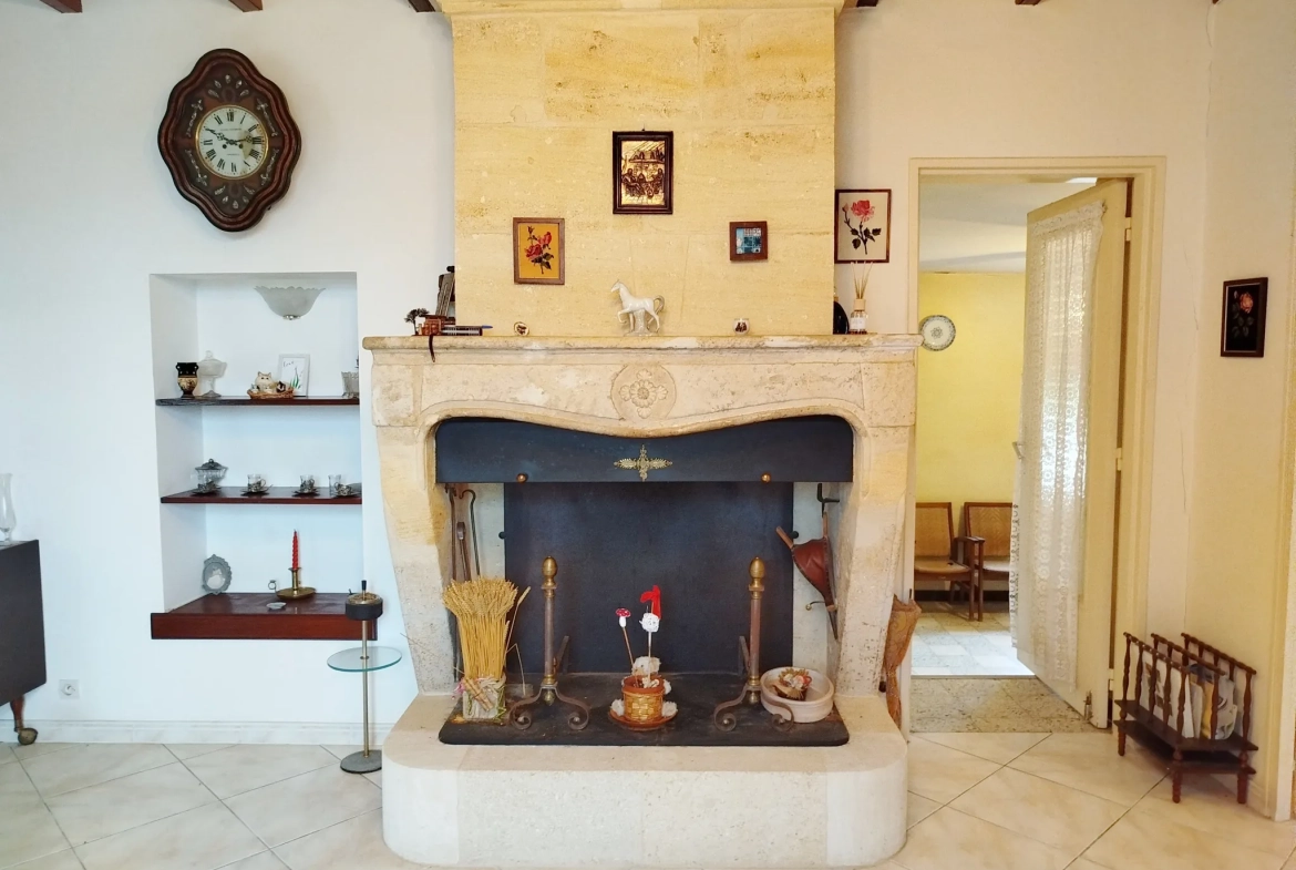 Charmante maison en pierre avec garage, cave et jardin à Doulezon 