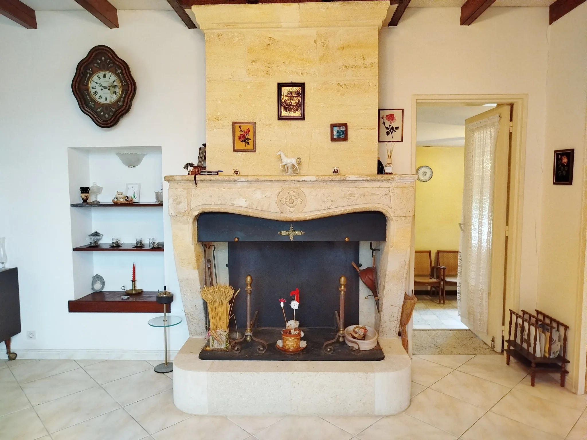 Charmante maison en pierre avec garage, cave et jardin à Doulezon 