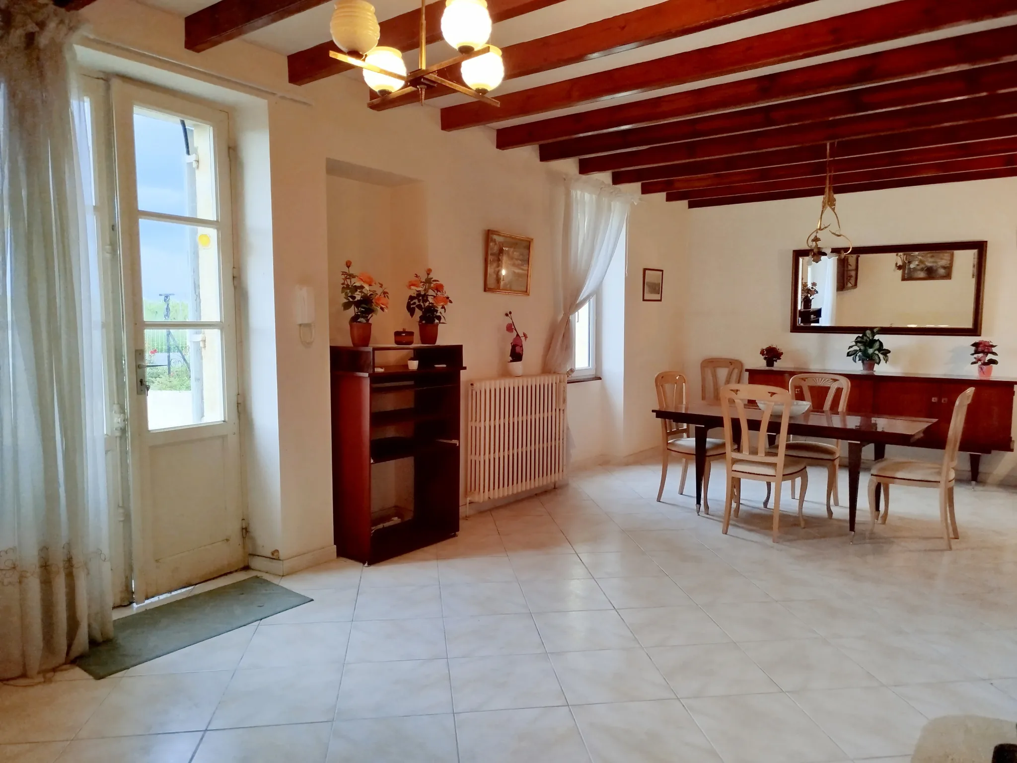 Charmante maison en pierre avec garage, cave et jardin à Doulezon 