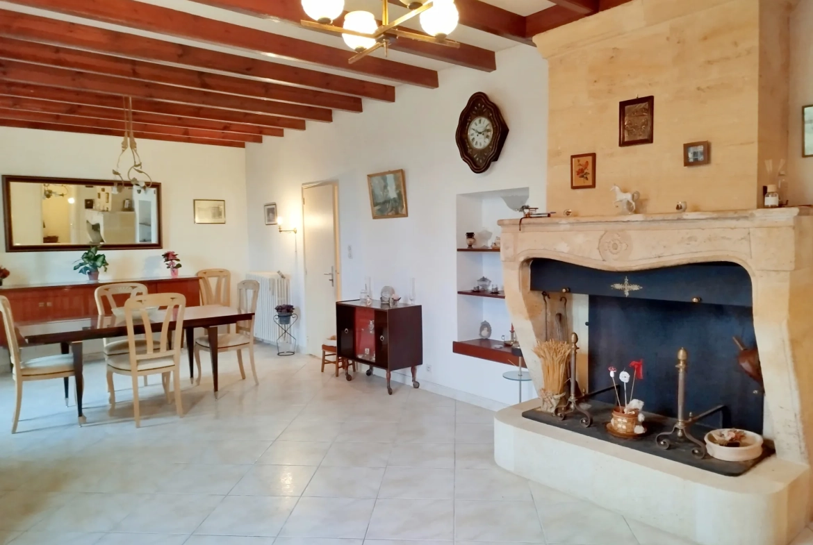 Charmante maison en pierre avec garage, cave et jardin à Doulezon 